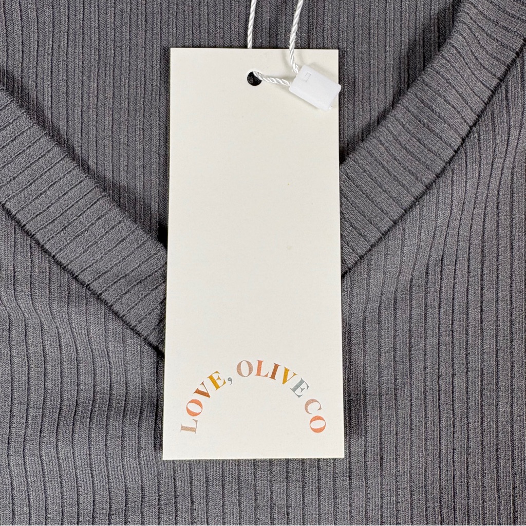 Love Olive Co Gray Ribbed V-Neck T-Shirt Women’s Size Small Short Sleeve Nwt — image 5 of 8